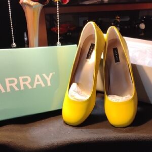 Array Women's Bright Yellow Heels